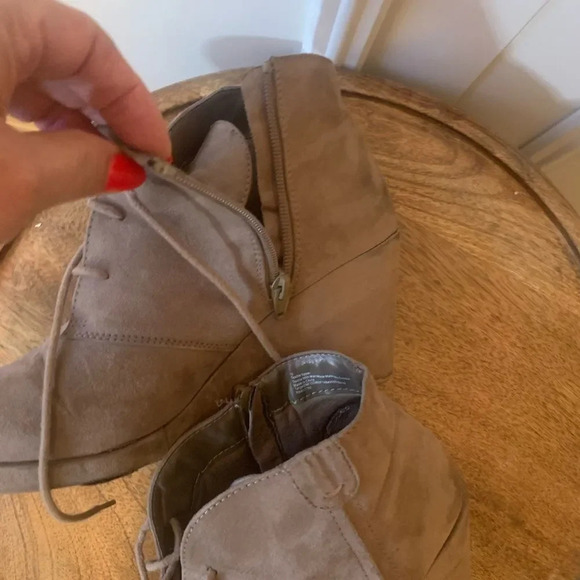 Merona Tan Faux Suede Booties - 10M - Picture 7 of 8